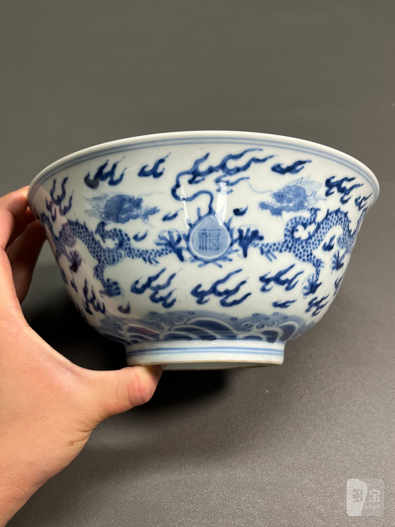 清康熙  青花“双龙捧福寿”纹大碗 - 图3